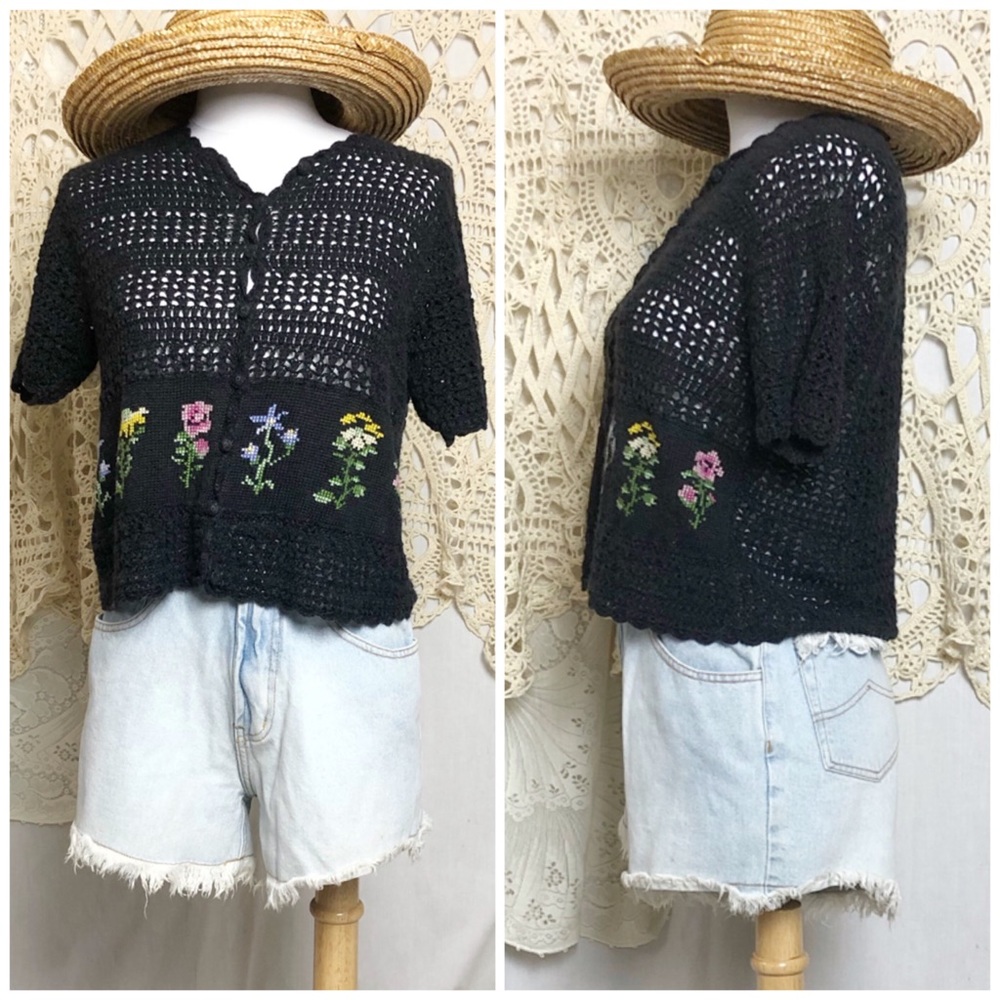 VNTG | black crop knit top